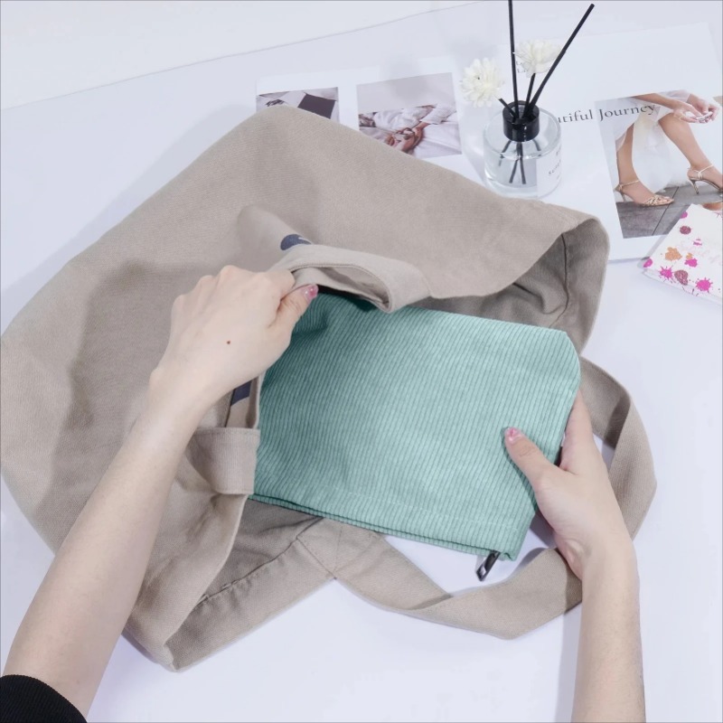 กระเป๋าเครื่องสำอางผ้าลูกฟูกแบ - Beauty Preservation Makeup Bag บทวิจารณ์และราคา